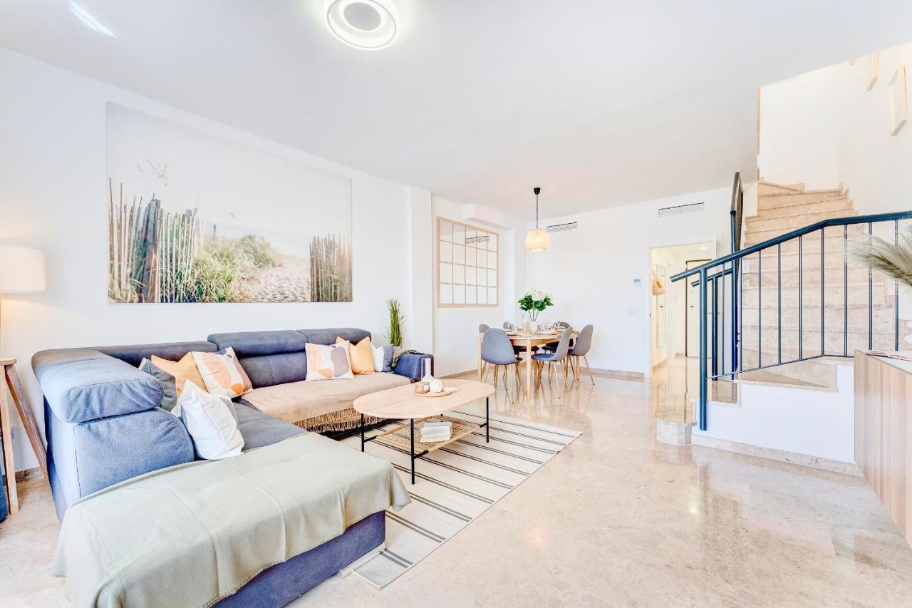 Black Beach Luxury Vacation House プエルト・デ・サンティアゴ エクステリア 写真