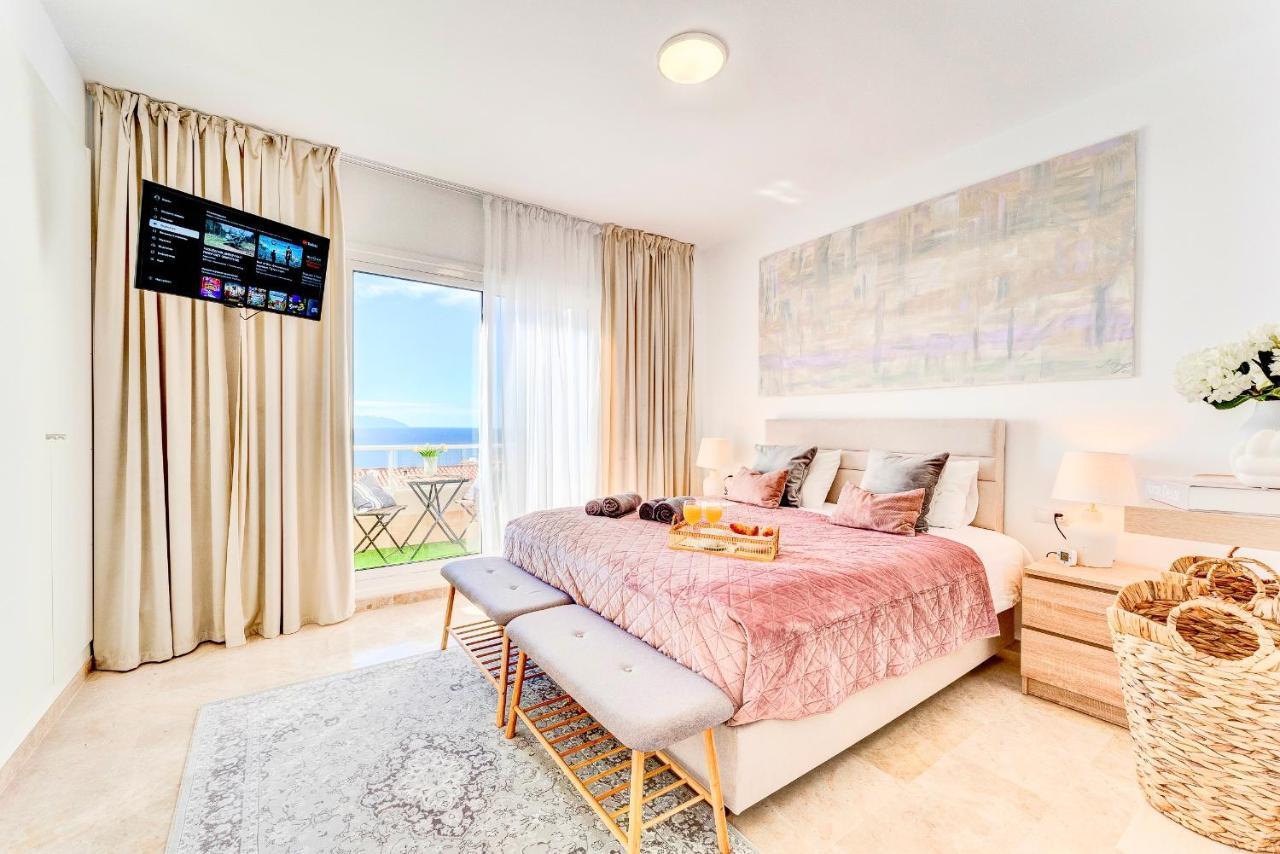 Black Beach Luxury Vacation House プエルト・デ・サンティアゴ エクステリア 写真